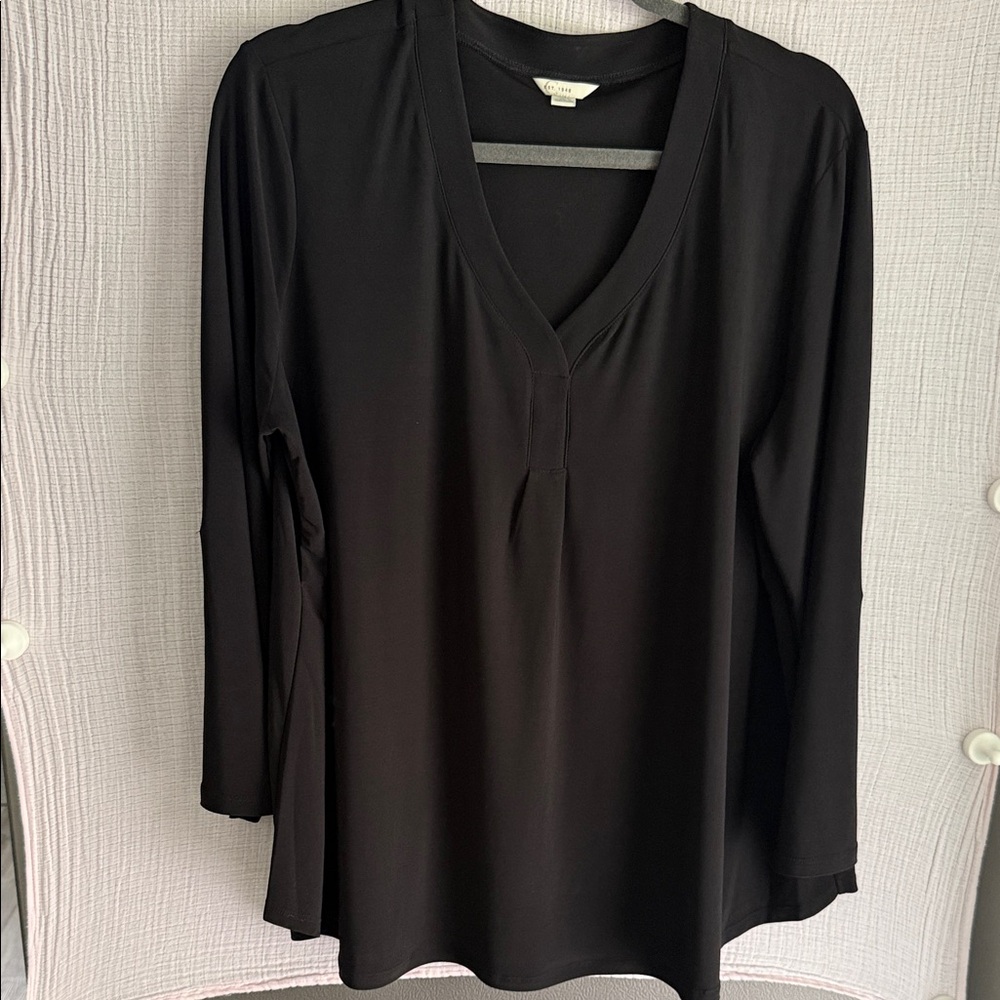 Elegant Black V-Neck Women's Top